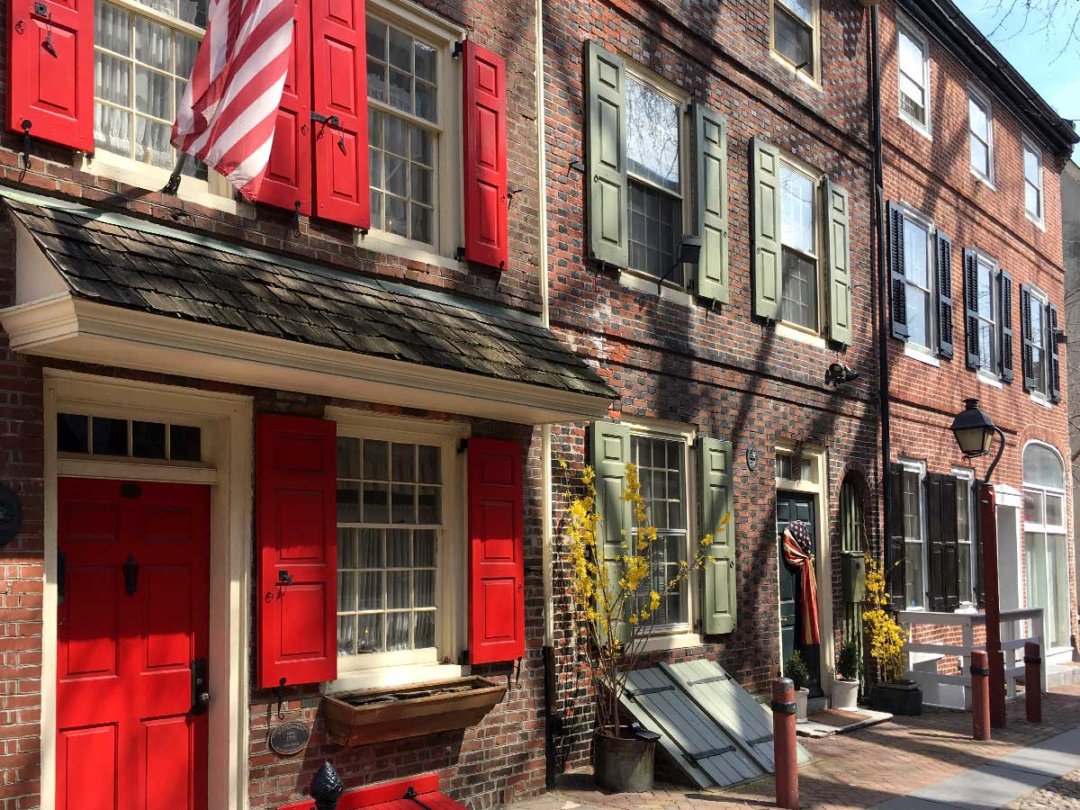 three of the rowhouses on Elfreth's Alley